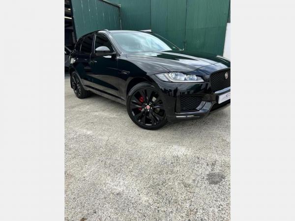 Jaguar F Pace
